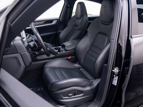 Used 2024 Porsche Cayenne S AWD/4WD image 18