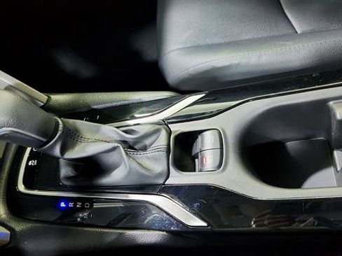 Used 2025 Toyota Corolla Cross XLE image 16