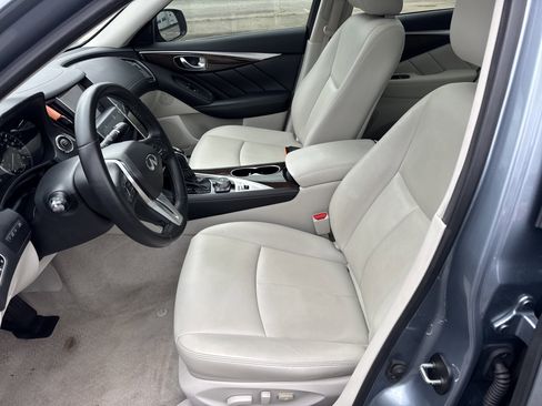 Used 2018 INFINITI Q50 Luxe w/ Essential Package (3.0T Luxe) image 9