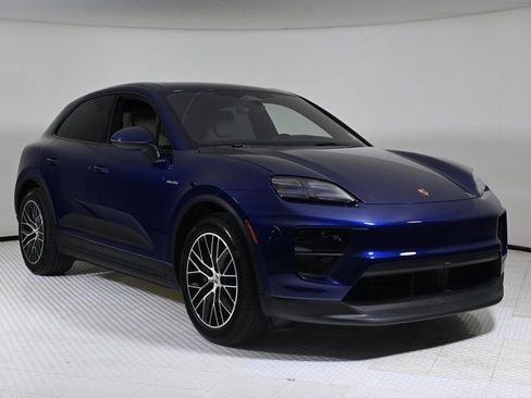 Certified 2025 Porsche Macan Electric image 9