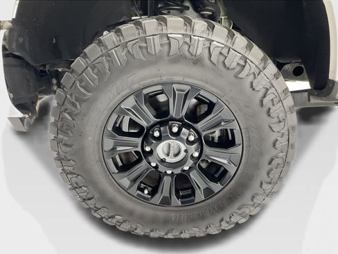Used 2022 Ford F350 Platinum w/ FX4 Off-Road Package AWD/4WD image 34
