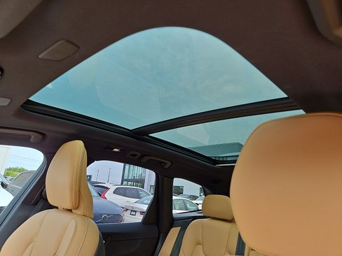 Certified 2023 Volvo XC60 B5 Ultimate w/ Climate Package AWD/4WD image 13