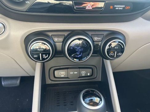 Used 2026 Hyundai Venue SEL image 18