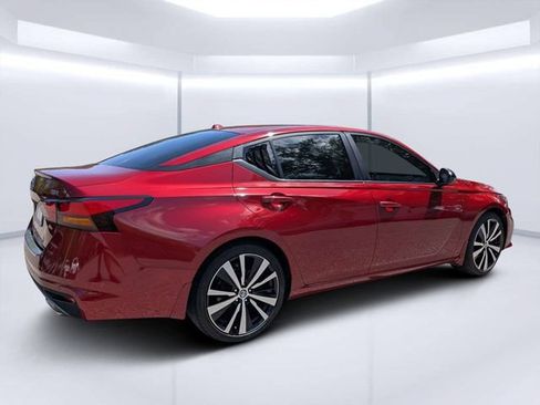 Used 2022 Nissan Altima 2.5 SR FWD image 3