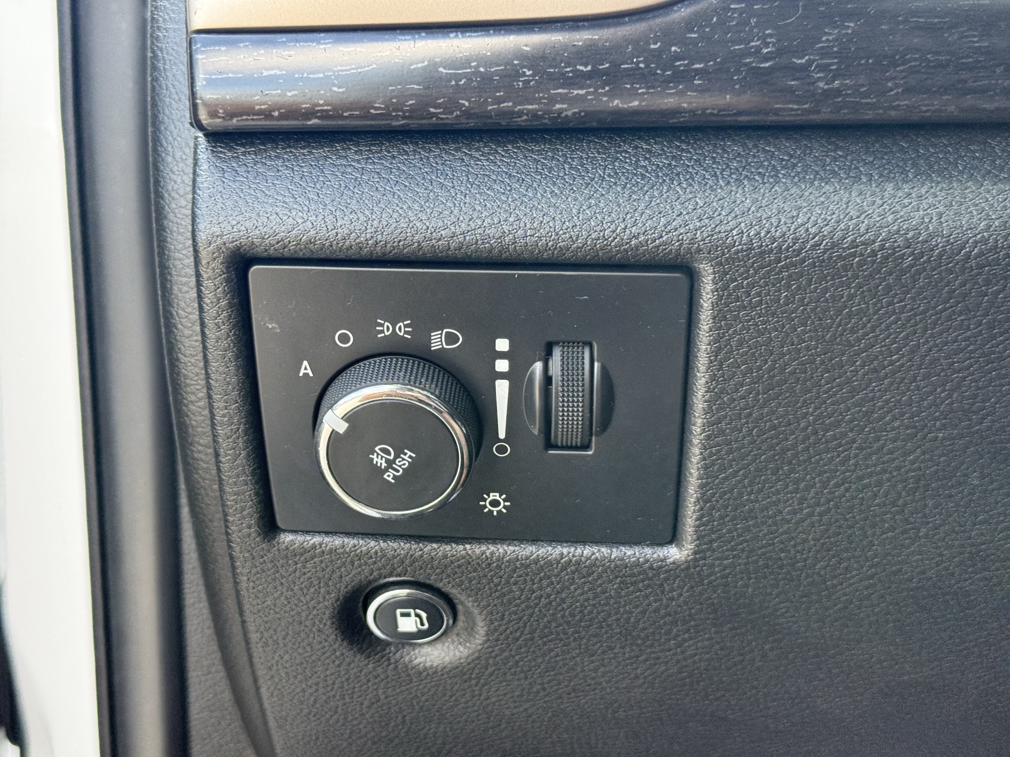 Used 2014 Jeep Grand Cherokee Laredo w/ Quick Order Package 23E RWD image 23