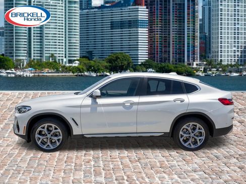Used 2025 BMW X4 xDrive30i AWD/4WD image 9