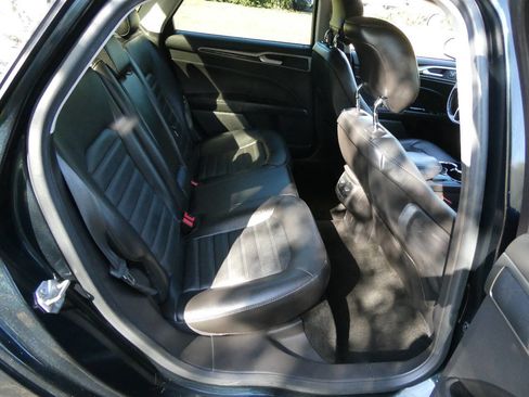 Used 2014 Ford Fusion SE w/ Equipment Group 202A image 21