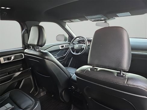 Used 2020 Ford Explorer XLT w/ Equipment Group 202A image 17