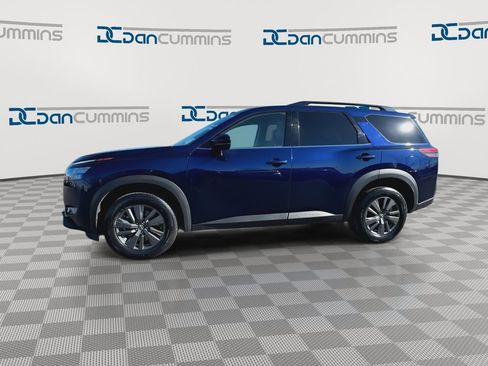 Used 2024 Nissan Pathfinder SV image 5