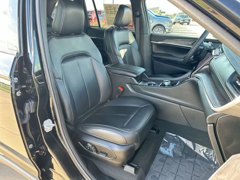 Used 2025 Jeep Grand Cherokee Limited RWD image 25