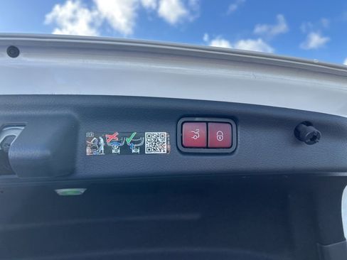 Used 2025 Mercedes-Benz C 300 Sedan image 31