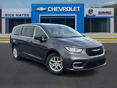 Used 2023 Chrysler Pacifica Touring-L