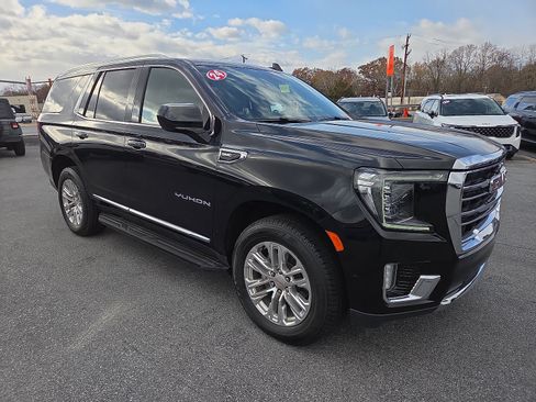 Used 2024 GMC Yukon SLT AWD/4WD image 1