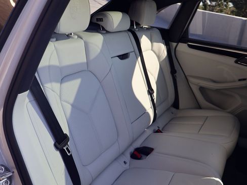 New 2026 Porsche Macan image 24