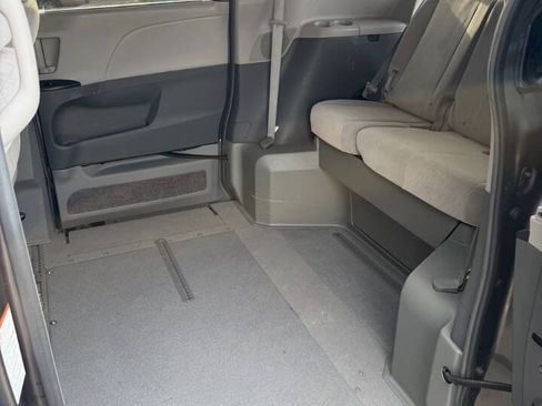 Used 2016 Toyota Sienna LE FWD image 15