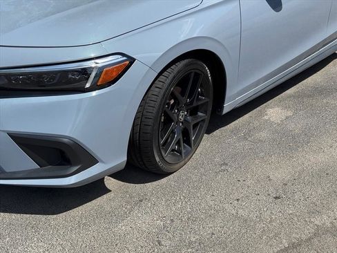 Used 2022 Honda Civic Sport image 2