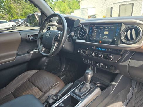 Used 2019 Toyota Tacoma Limited AWD/4WD image 10