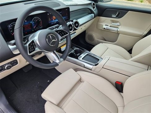 Certified 2025 Mercedes-Benz GLB 250 4MATIC image 8
