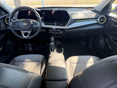 Used 2025 Chevrolet Trax LT w/ Driver Confidence Package FWD image 26