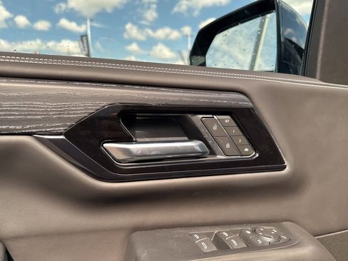 Used 2025 GMC Yukon AT4 Ultimate w/ LPO, Illumination Package image 13