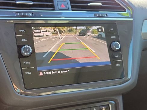 Certified 2020 Volkswagen Tiguan SE image 27