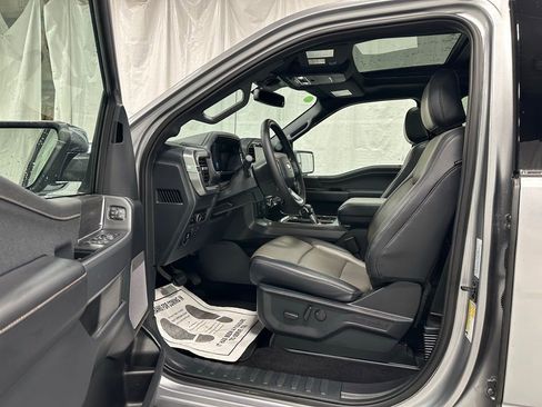 Used 2025 Ford F150 Lariat w/ Equipment Group 501A Mid image 10