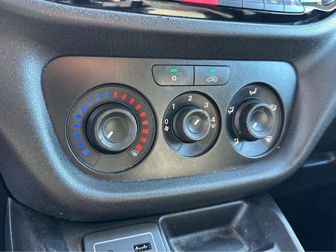 Used 2018 RAM ProMaster City Tradesman SLT image 25