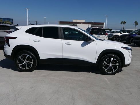 Used 2024 Chevrolet Trax RS w/ Driver Confidence Package FWD image 3