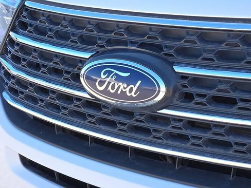 Used 2021 Ford Explorer XLT image 7