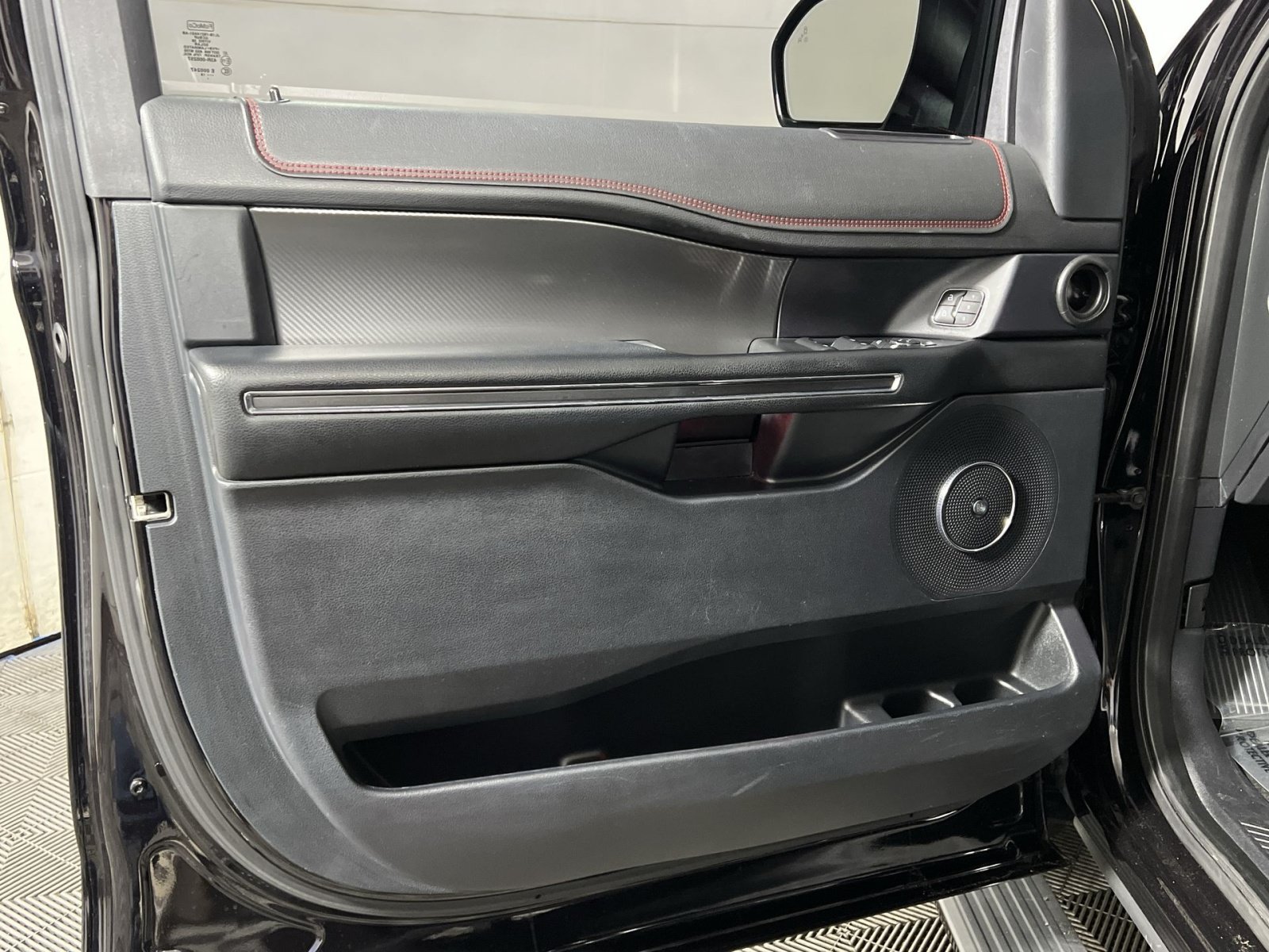 Used 2019 Ford Expedition Limited w/ Equipment Group 303A AWD/4WD image 11