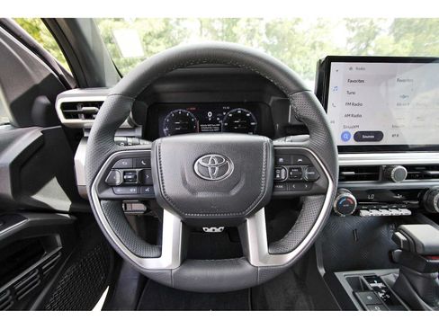 Used 2025 Toyota Tacoma TRD Sport AWD/4WD image 13