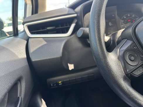 Used 2025 Toyota Corolla LE FWD image 27
