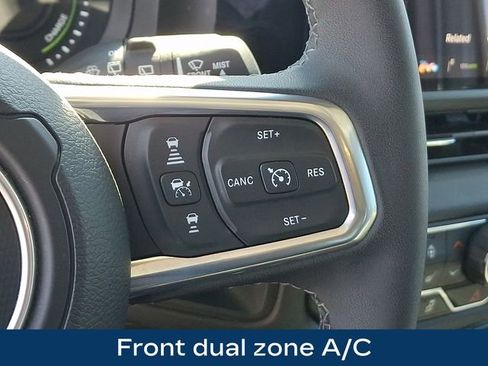 Used 2025 Jeep Wrangler Unlimited Sahara image 8