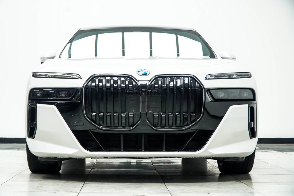 Used 2025 BMW 750e xDrive w/ Executive Package AWD/4WD image 12