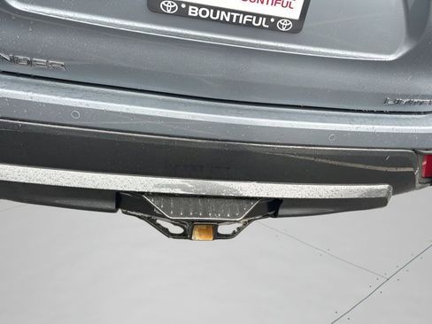 Used 2023 Toyota Highlander Limited image 16