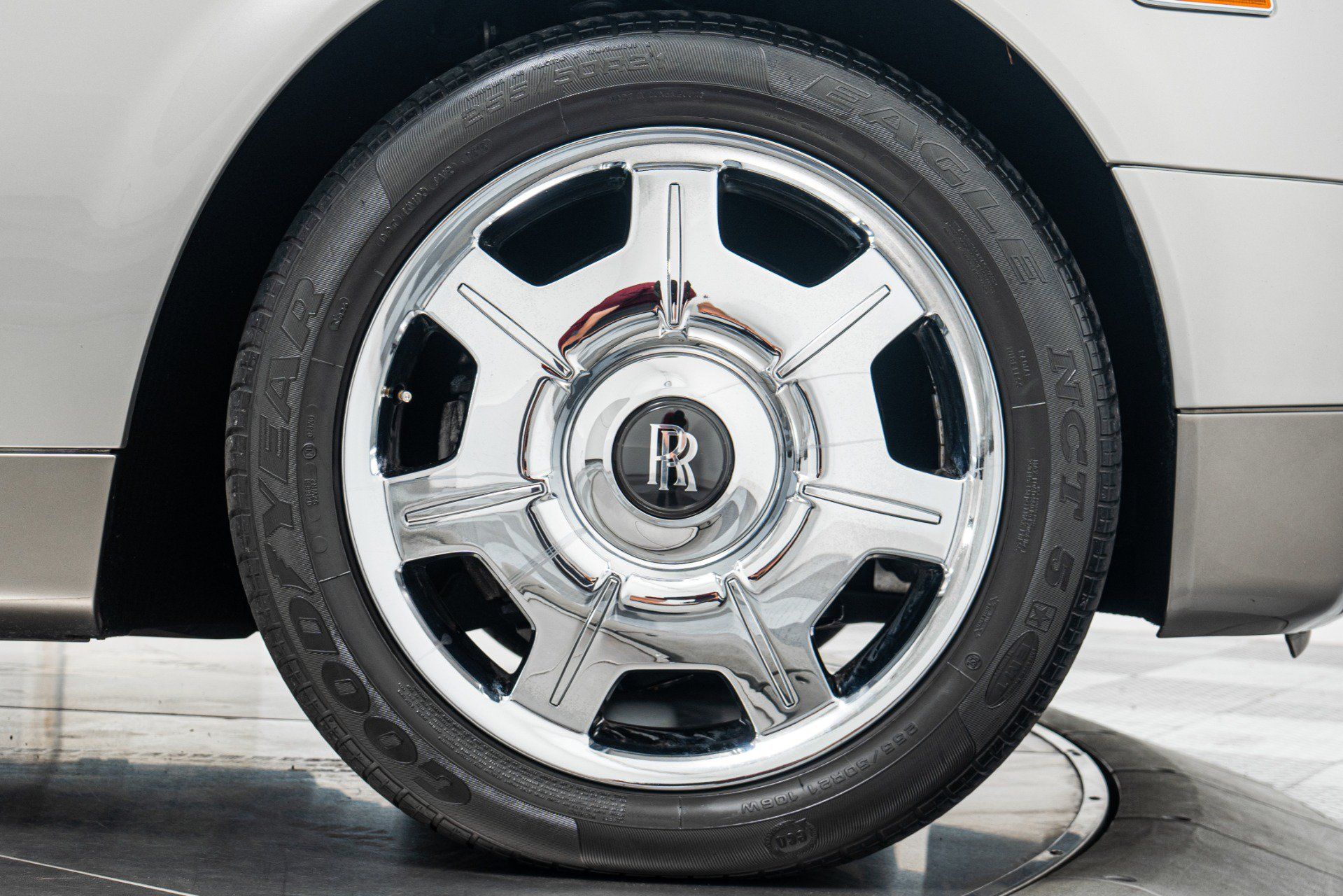 Used 2007 Rolls-Royce Phantom Sedan RWD image 48
