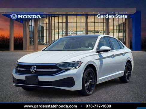 Used 2023 Volkswagen Jetta SE w/ Panoramic Sunroof Package FWD image 1