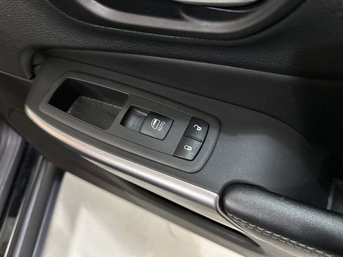 Used 2022 Jeep Cherokee Latitude Lux w/ Mopar Interior Package image 39