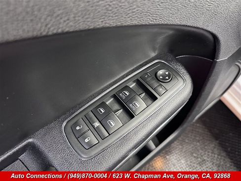 Used 2011 Dodge Charger SE RWD image 19