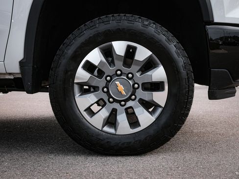 Used 2025 Chevrolet Silverado 2500 Custom w/ Custom Value Package image 13