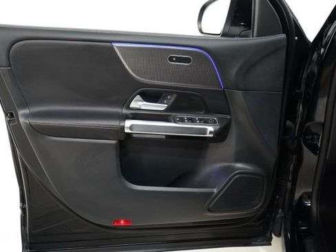 Used 2022 Mercedes-Benz GLB 250 4MATIC image 20