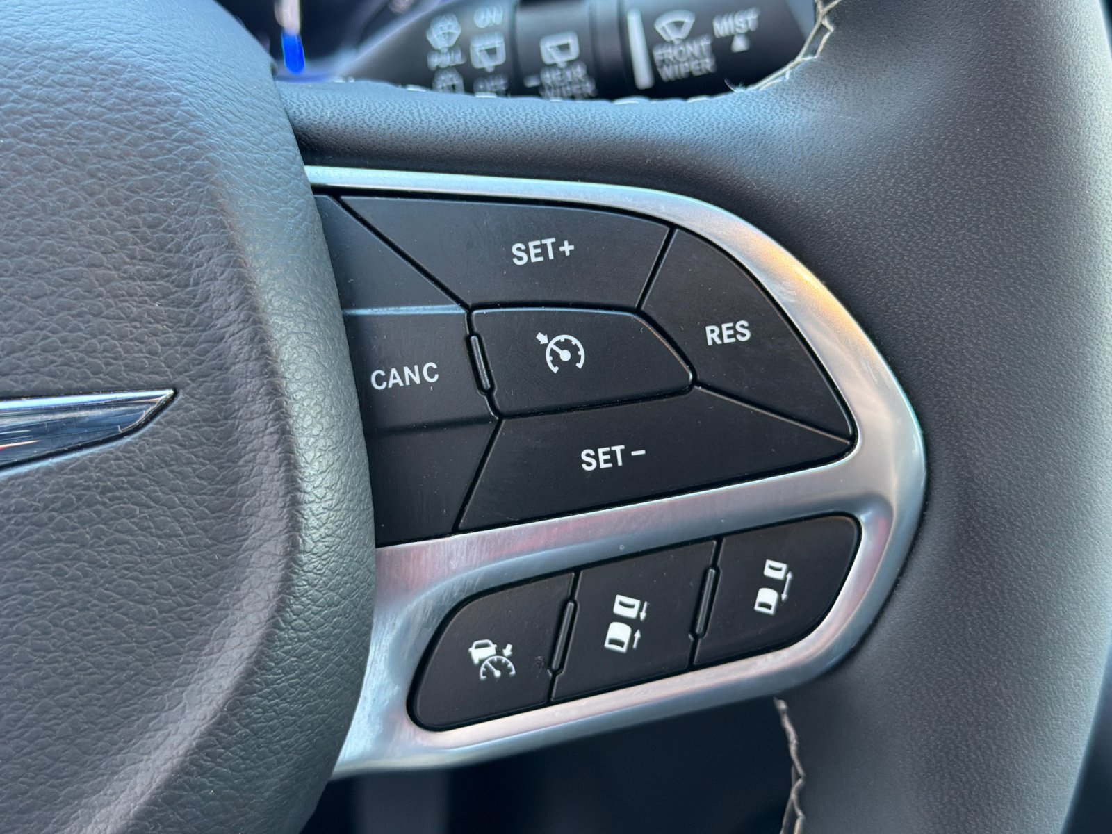 Used 2026 Chrysler Pacifica Limited FWD image 31