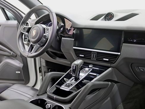 Used 2019 Porsche Cayenne image 28