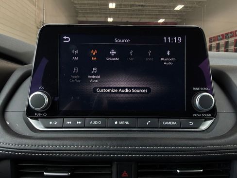 Used 2025 Nissan Rogue SV FWD image 30