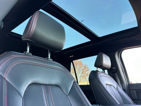 Used 2024 Ford Expedition Limited image 21