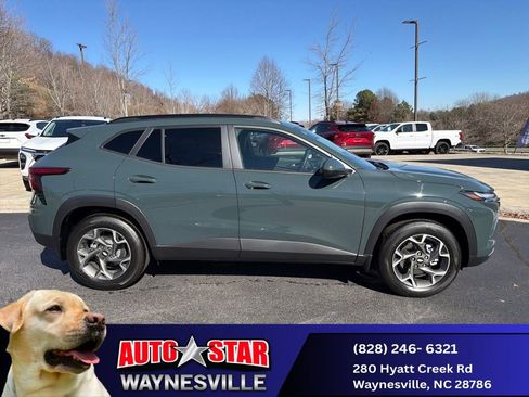 New 2025 Chevrolet Trax LT w/ Driver Confidence Package FWD image 2