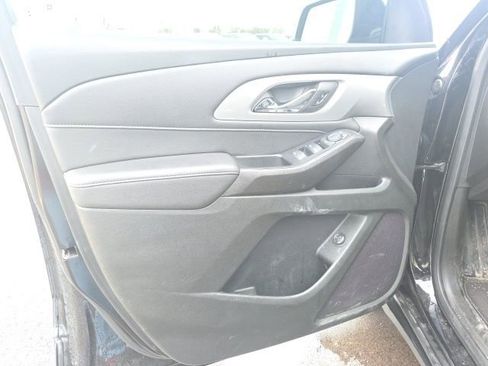 Used 2022 Chevrolet Traverse LT image 28