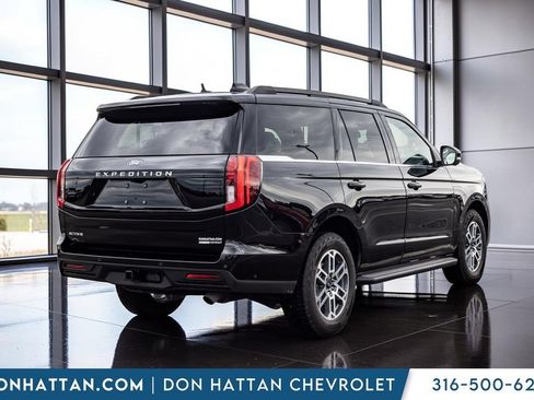 Used 2025 Ford Expedition Active AWD/4WD image 26