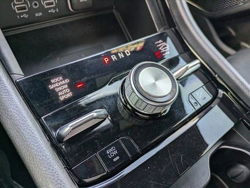 Used 2023 Jeep Grand Cherokee Overland w/ Luxury Tech Group IV AWD/4WD image 13