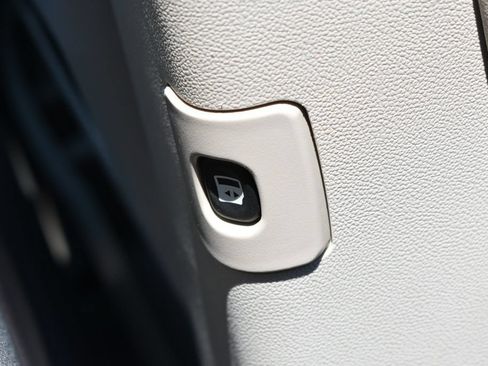 Used 2008 Chrysler Town & Country Touring FWD image 28